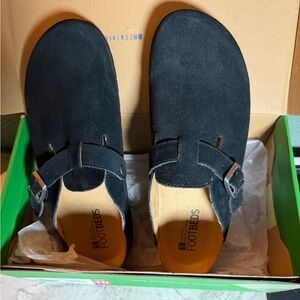 White Mountain Black Suede Clogs